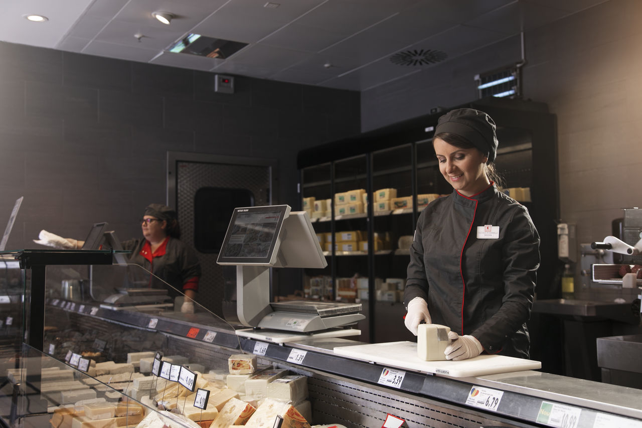 Kaufland предоставляет сотрудникам оплачиваемые выходные, талоны на питание и абонементы в спортзал ®