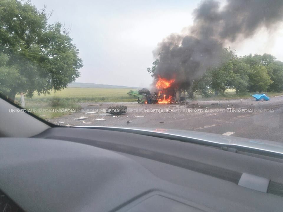 В Гагаузии в результате ДТП сгорел трактор, есть пострадавший