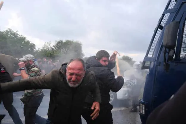 На Крите во время протестов фермеры заблокировали аэропорт