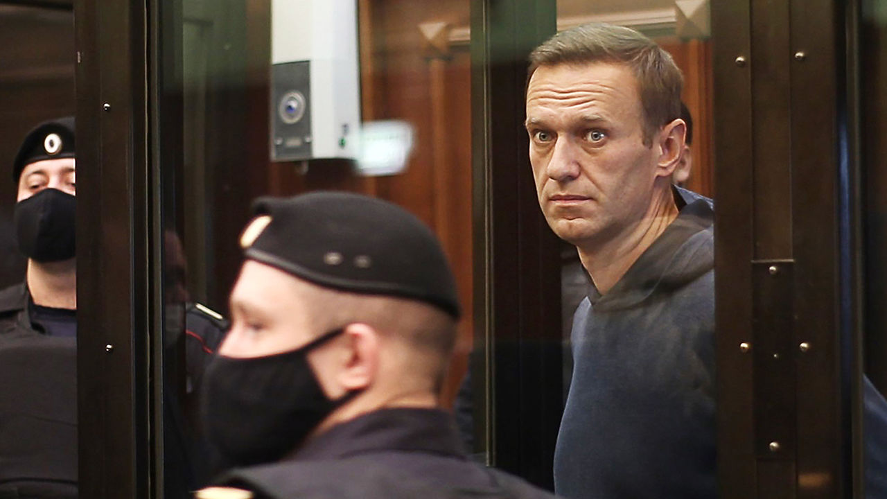 Суд приговорил Навального к 3,5 годам колонии общего режима