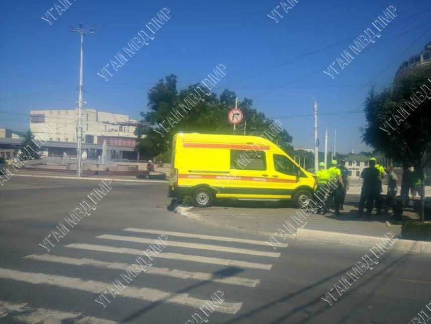 В Тирасполе скорая помощь попала в ДТП с фурой