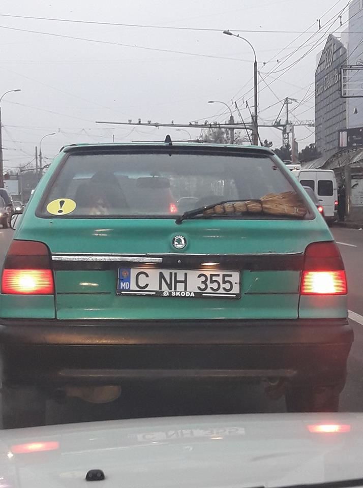Șoferiță inventivă. Cum a atras toate privirile din trafic