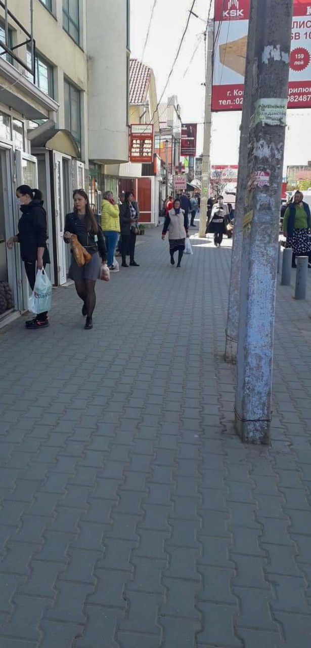 В Комрате во время карантина люди продолжают торговать на улицах и не соблюдают дистанцию