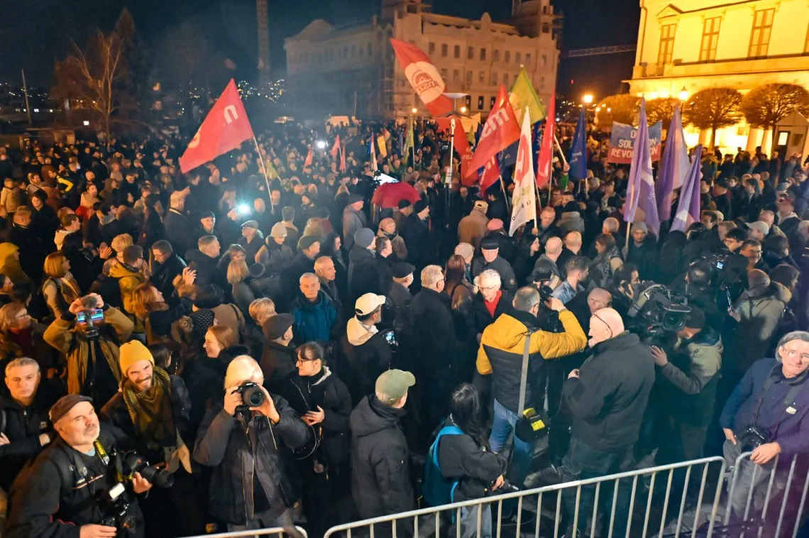 В Будапеште сотни людей требовали отставки президента из-за скандального помилования