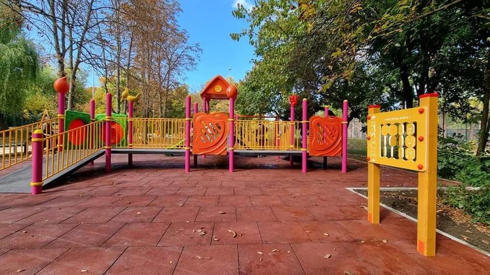В Кишиневе установили игровой комплекс для детей с особыми потребностями