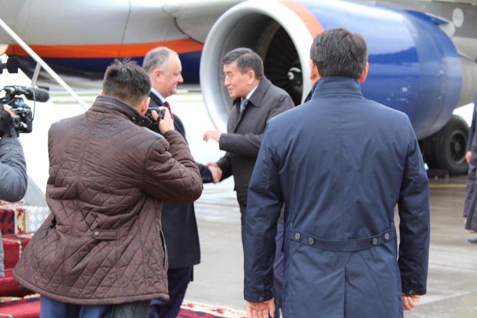 В Бишкеке Игоря Додона с почестями встретил премьер-министр Кыргызстана