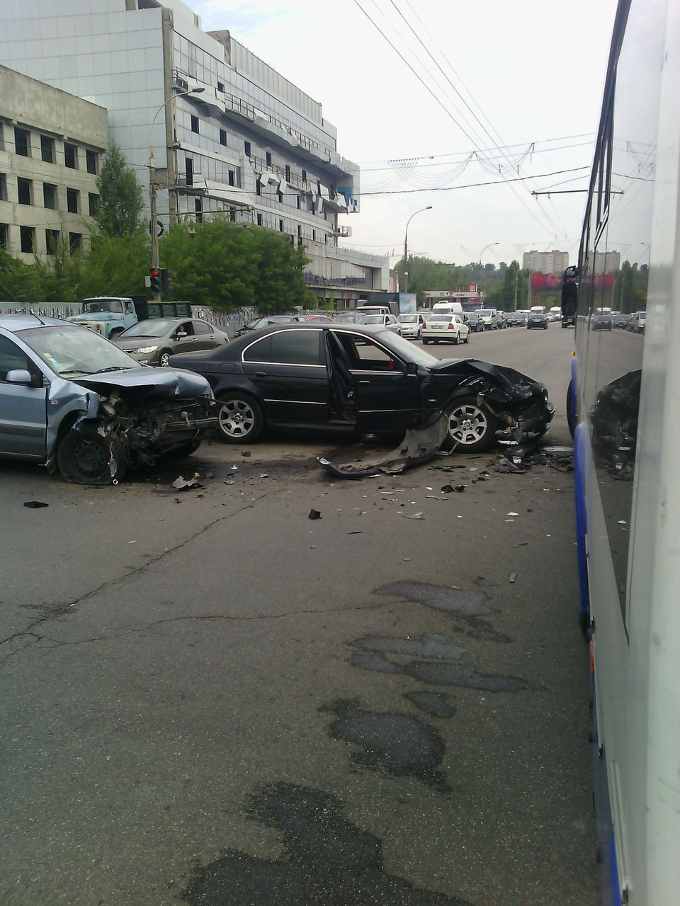 В центре Кишинева произошла авария с участием BMW