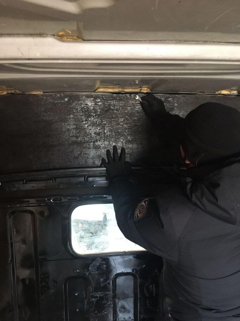 Украинские пограничники поймали молдаванина на контрабанде ложек и вилок