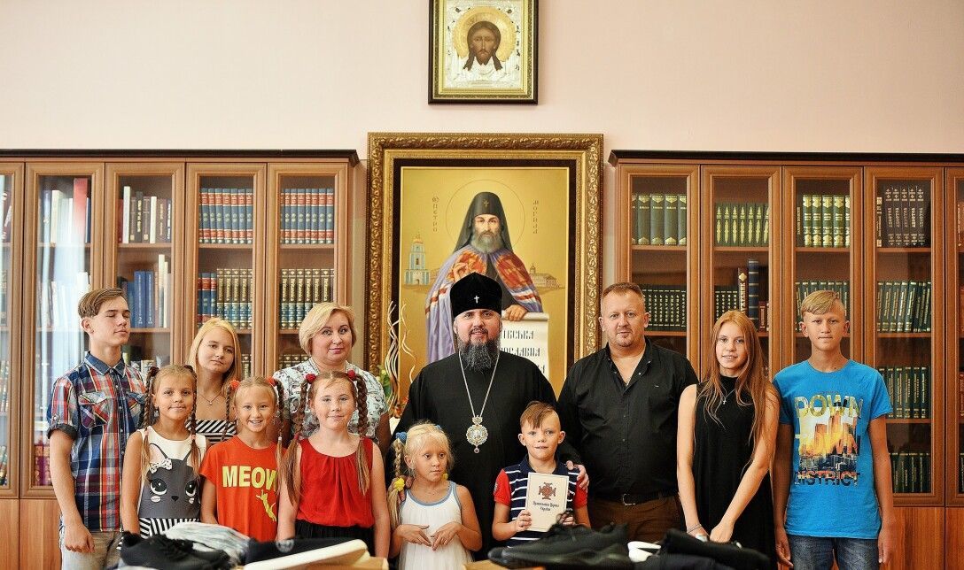Под Киевом от COVID умерла супружеская пара, сиротами остались 13 детей
