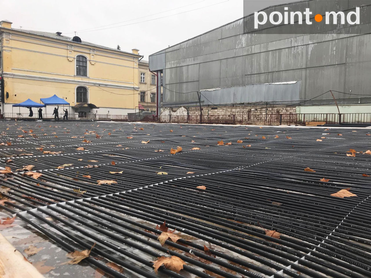 Instalarea patinoarului în Capitală: Cum au loc pregătirile