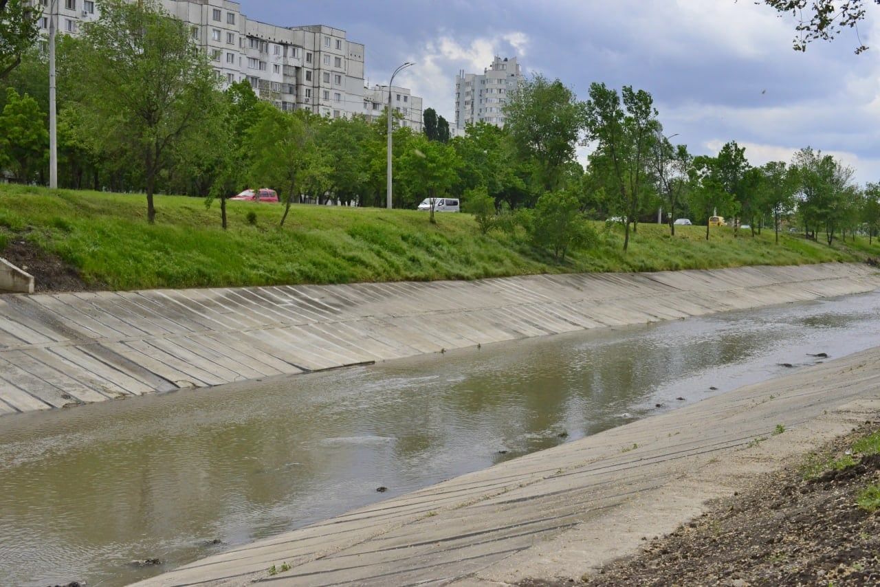 Продолжаются работы по обустройству русла реки Бык