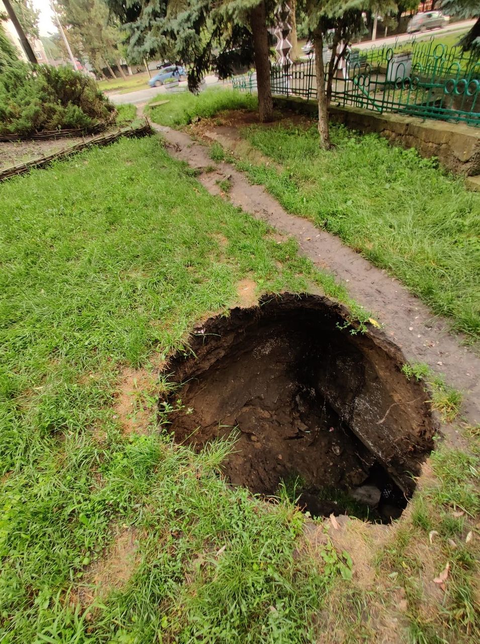 В парке "Ла Извор" образовался провал