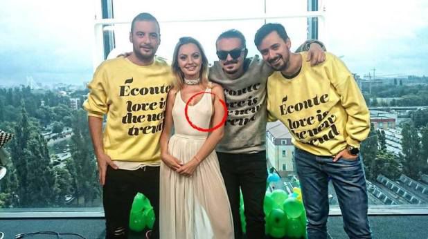 Alexandra Stan, obsedată să pozeze cu sfârcurile la vedere