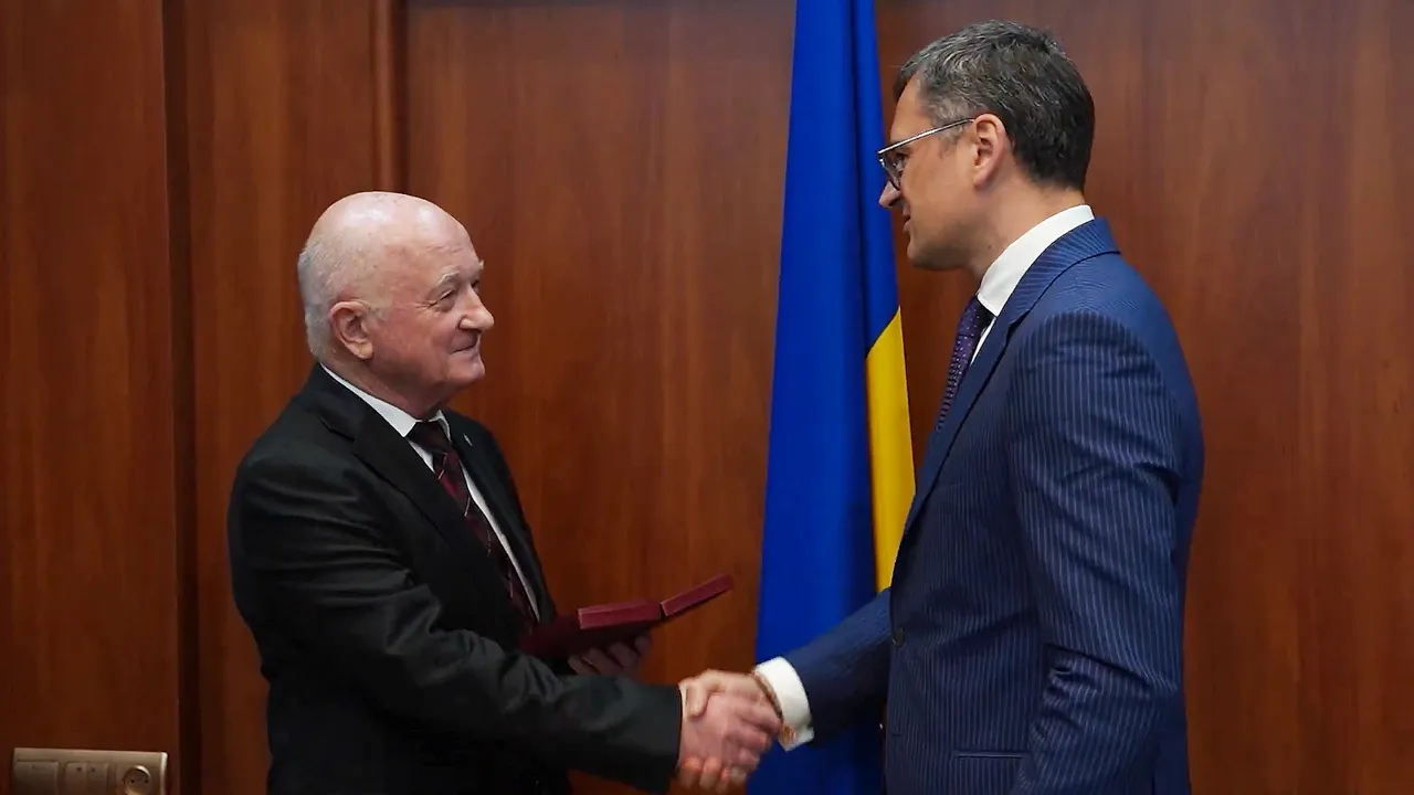 Депутат PAS Оазу Нантой награжден украинским орденом "За заслуги"