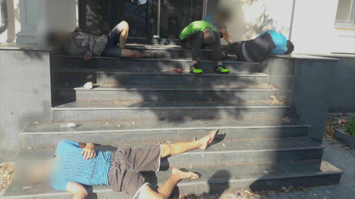 В столице на улице были найдены 5 подростков под воздействием наркотиков