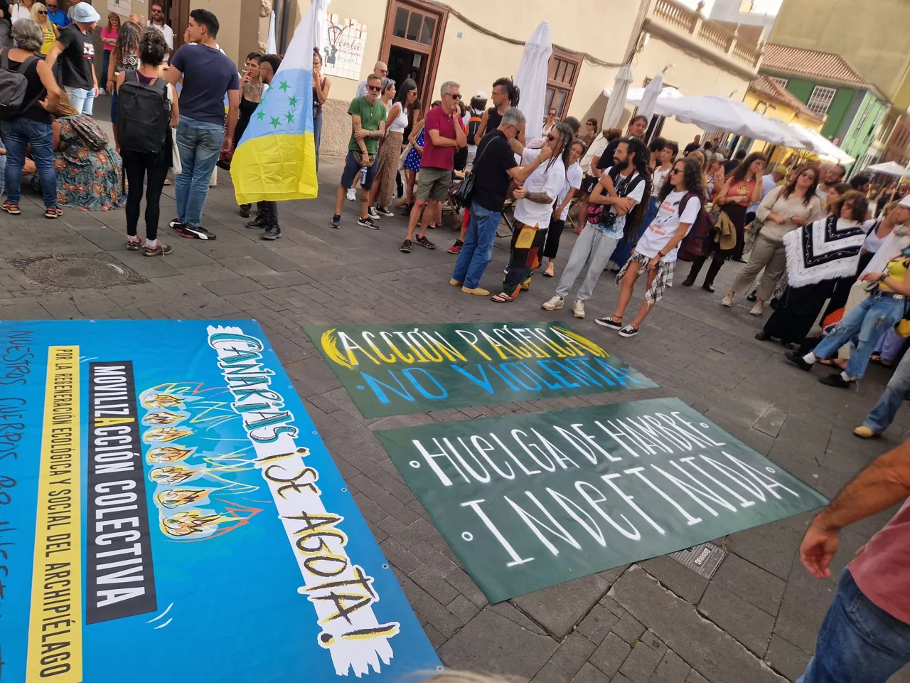 Жители Канарских островов объявили голодовку и требуют выгнать всех туристов