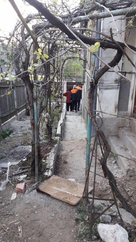В Страшенах спасатели вывели женщину из охваченного огнем помещения
