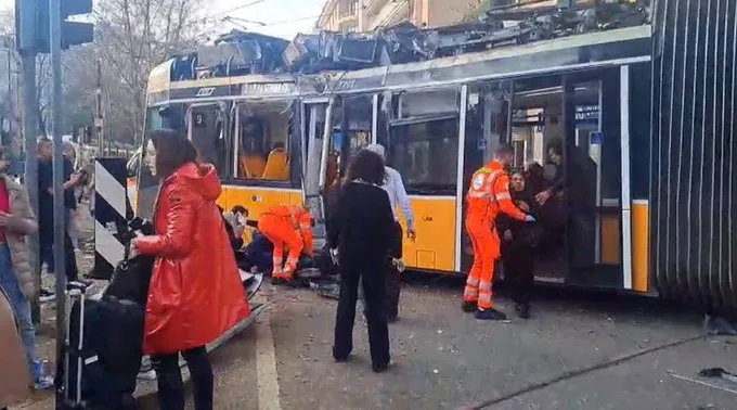 В Милане сошел с рельсов трамвай: есть погибший и раненые