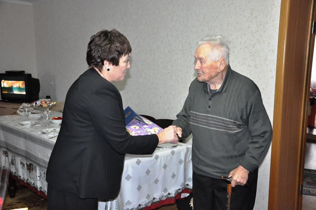 Ветеран Великой Отечественной войны Дмитрий Кожухарев отметил 95-летие