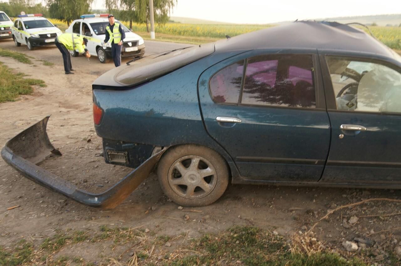A furat o maşină şi a făcut-o zob; Un tânăr de 22 de ani din capitală, în stare gravă la spital
