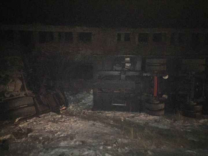 В Кагульском районе перевернулся грузовик