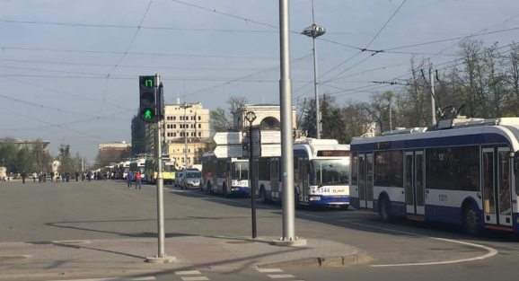 Сломанный троллейбус парализовал движение в центре Кишинева