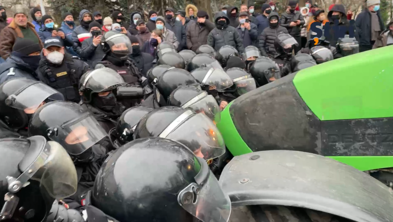 Протест фермеров: перед парламентом произошли столкновения с полицией