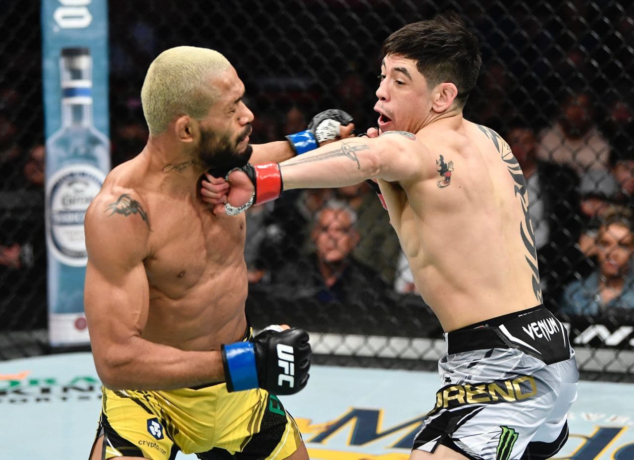 Бразилец Фигередо стал новым чемпионом UFC в наилегчайшем весе