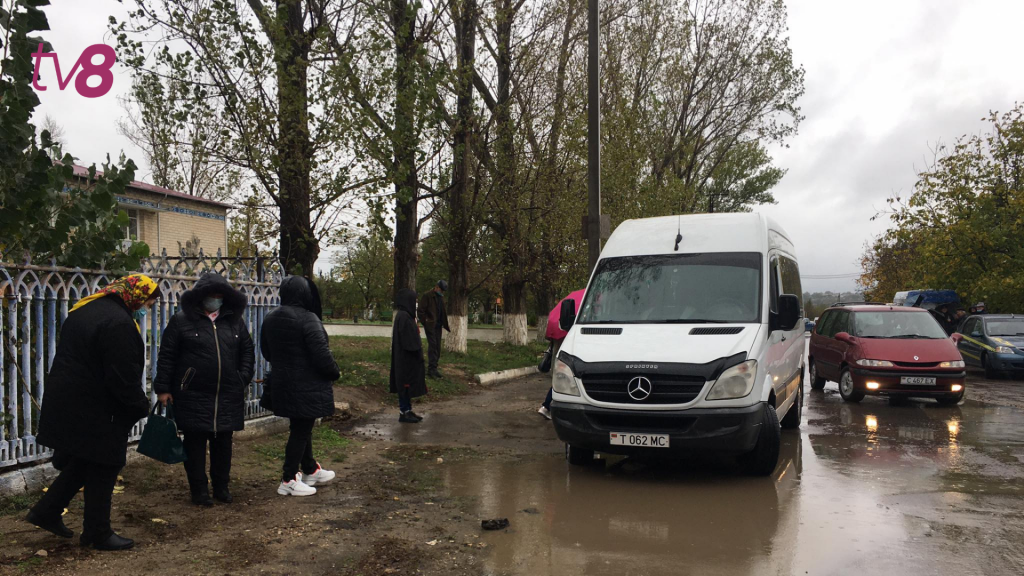 На участке в Гура Быкулуй замечен организованный подвоз избирателей