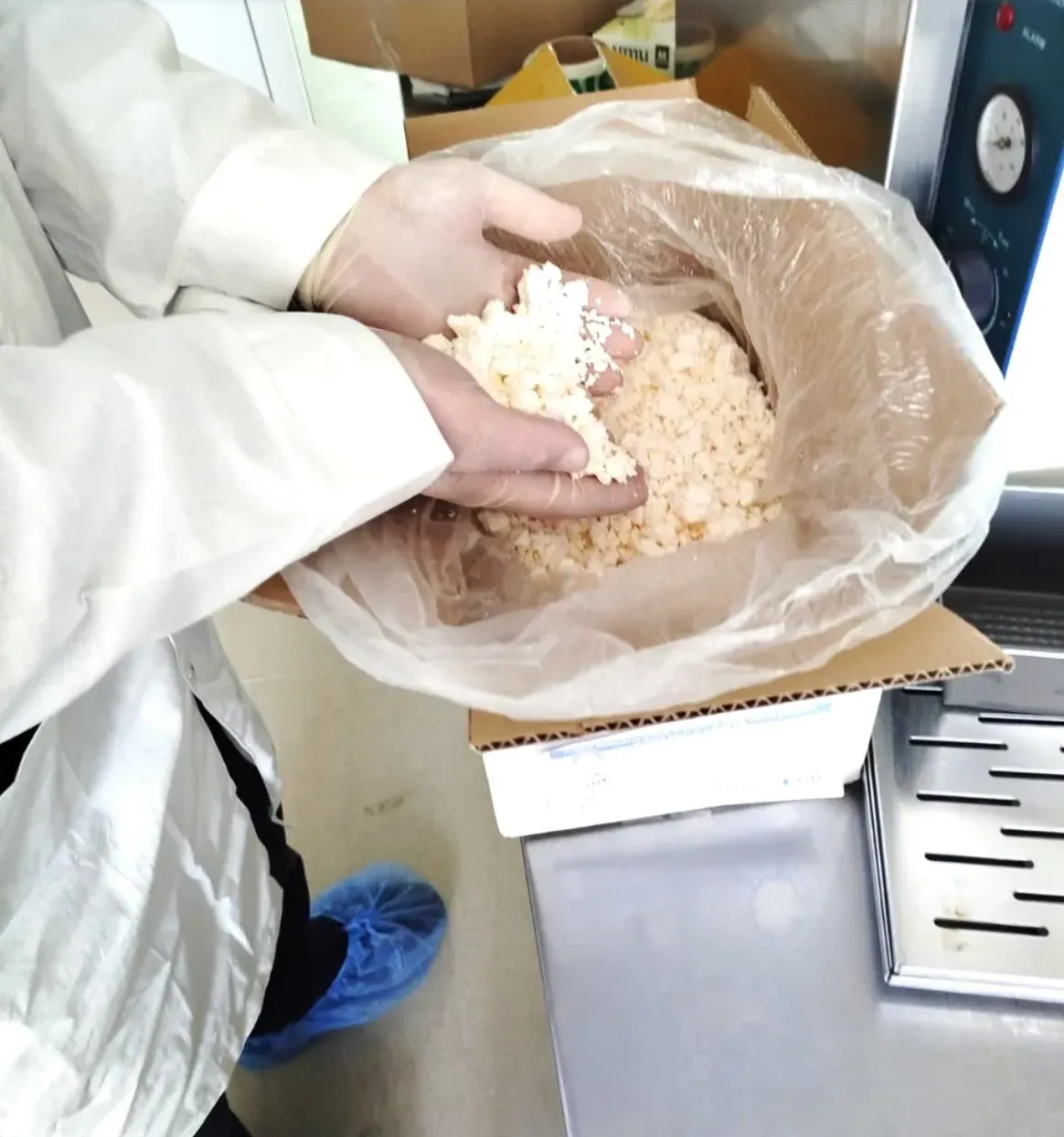 Peste 13 tone de produse alimentare neconforme, blocate la frontieră