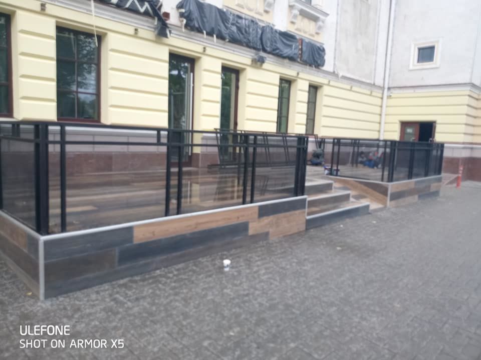 В центре Кишинева появились новые автомобильные ограждения