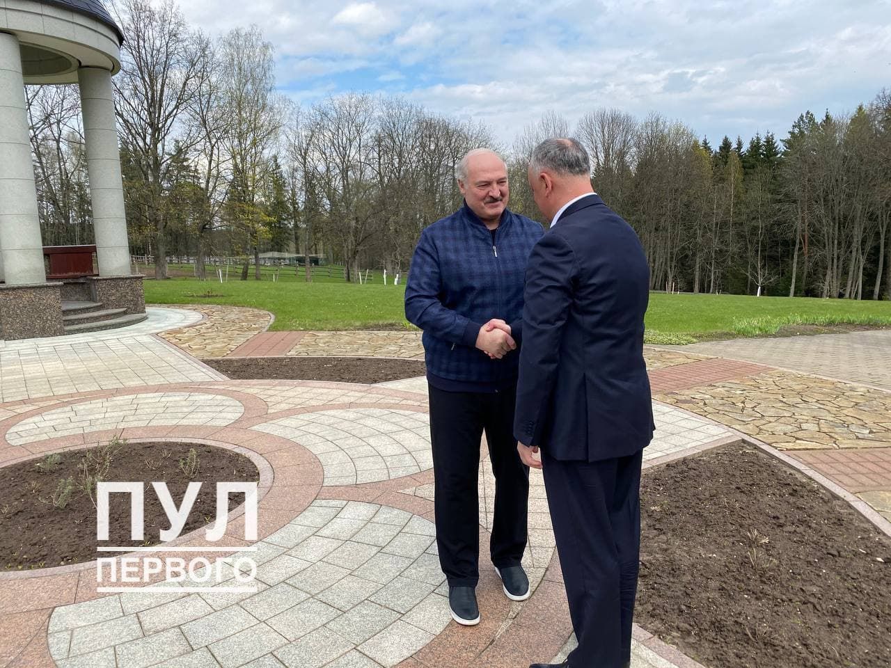 Додон прилетел в Минск и встретился с Лукашенко за городом