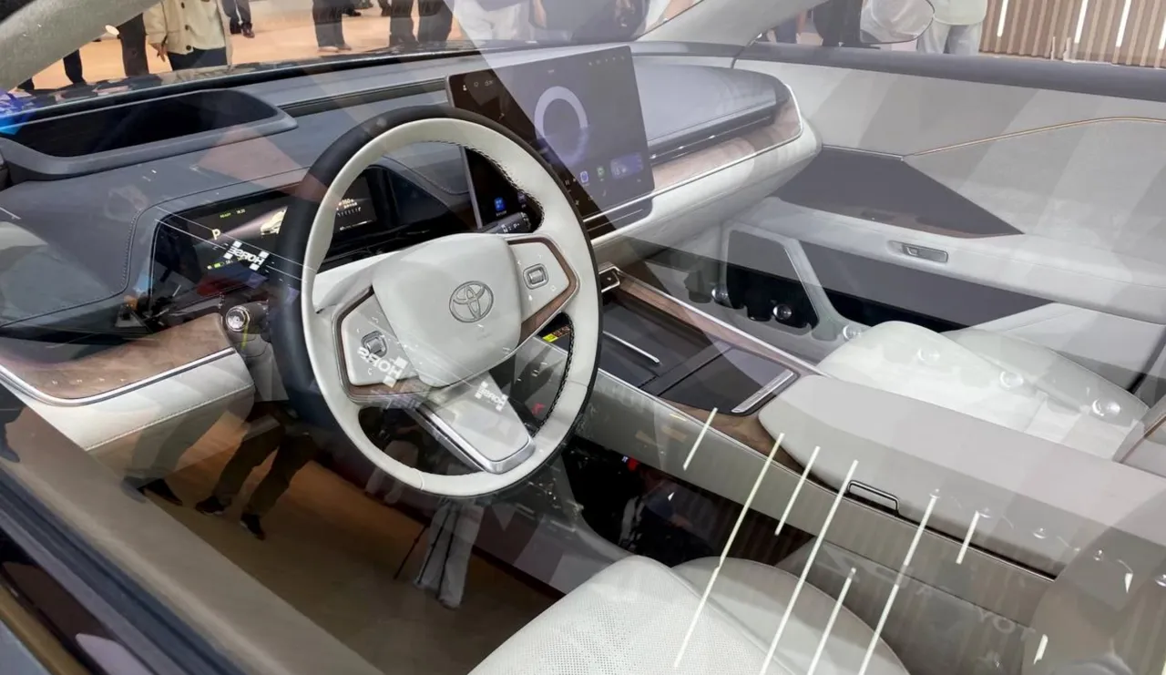 Toyota выпустила в продажу электрокар c пневмоподвеской за 22 тысячи долларов