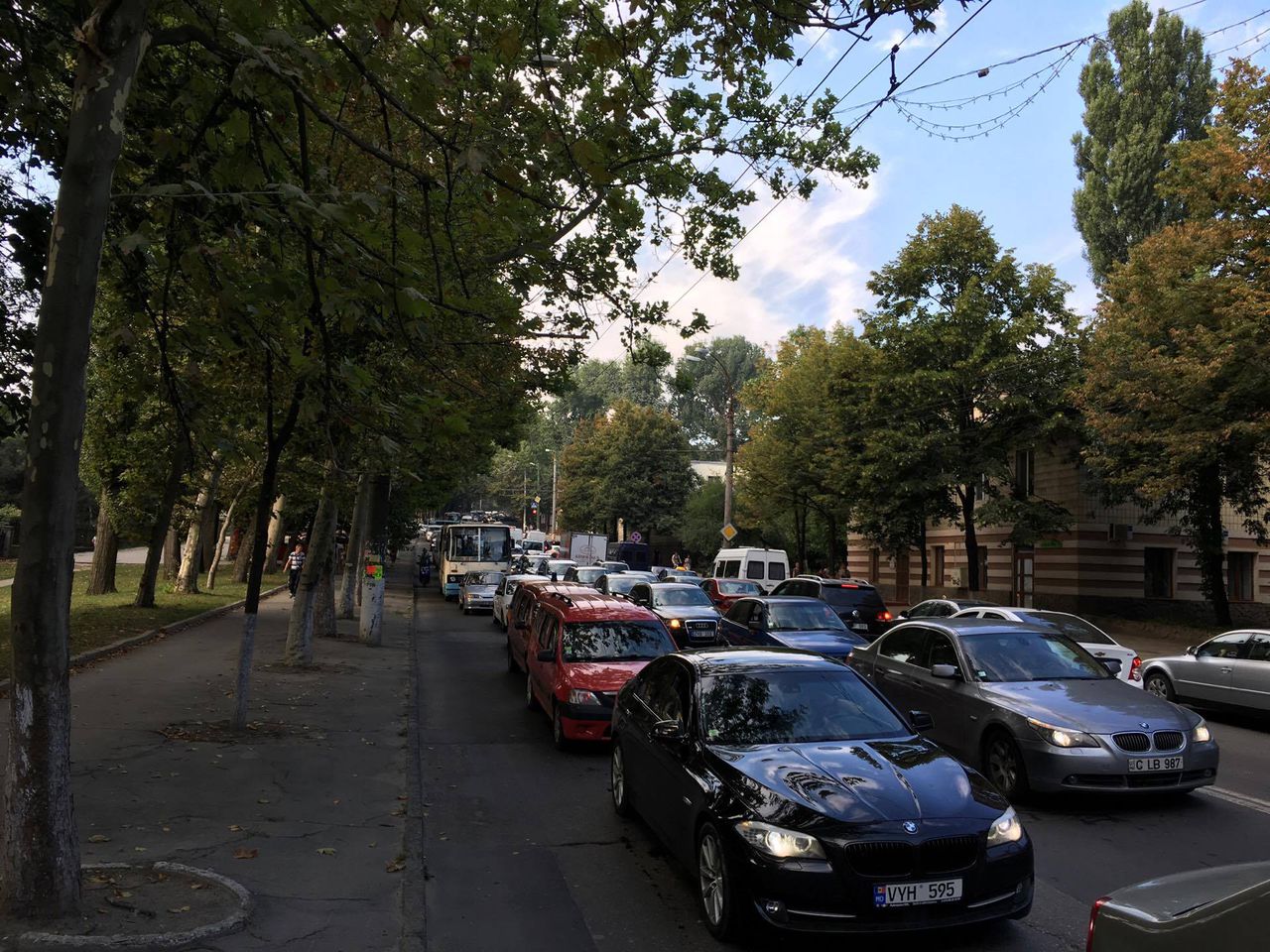 В Кишиневе с утра образовались огромные пробки