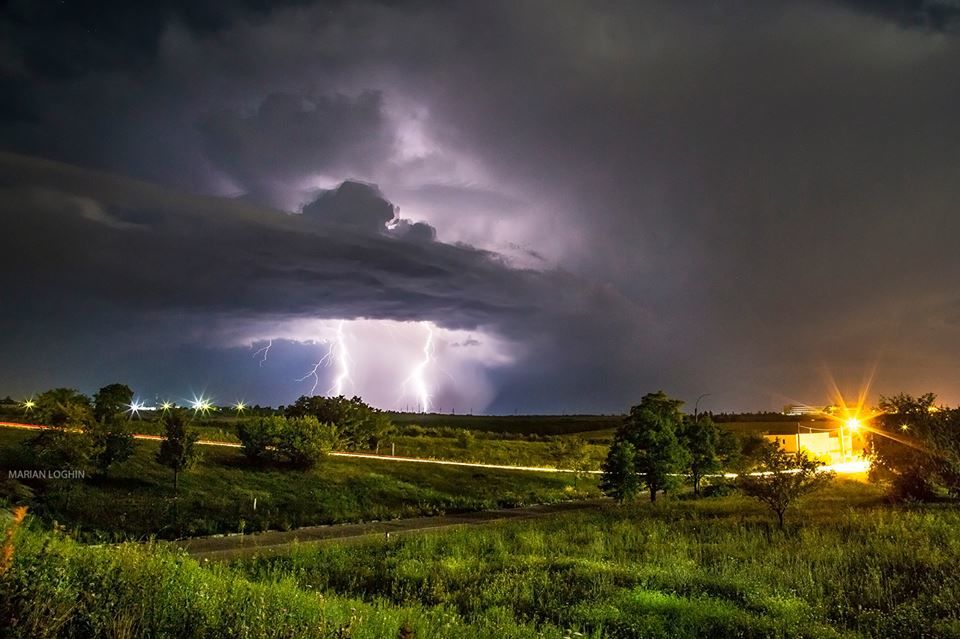 Foto: Fulgerele care s-au năpustit noaptea peste Moldova