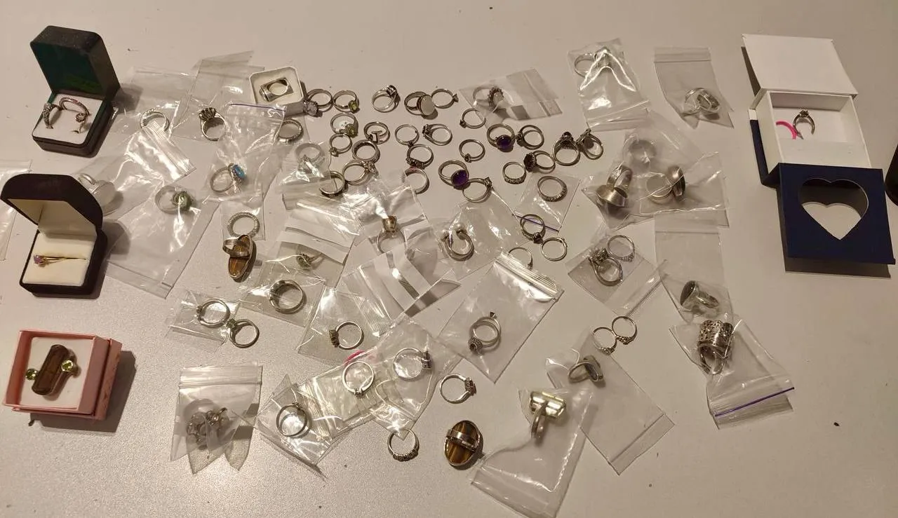 Sute de bijuterii nedeclarate ale unei ucrainence, confiscate la Chișinău
