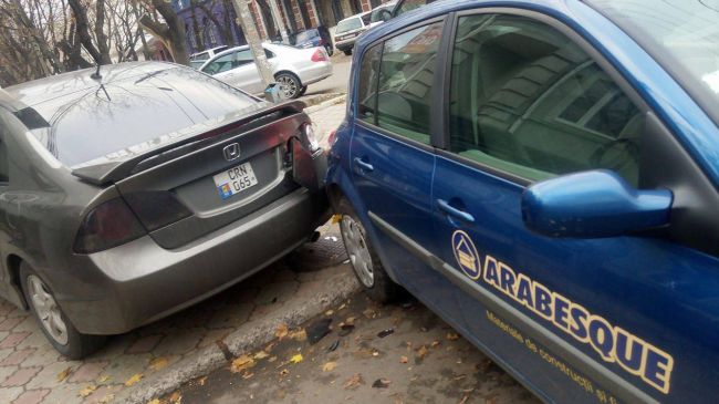 В Кишиневе в ДТП пострадали сразу три автомобиля