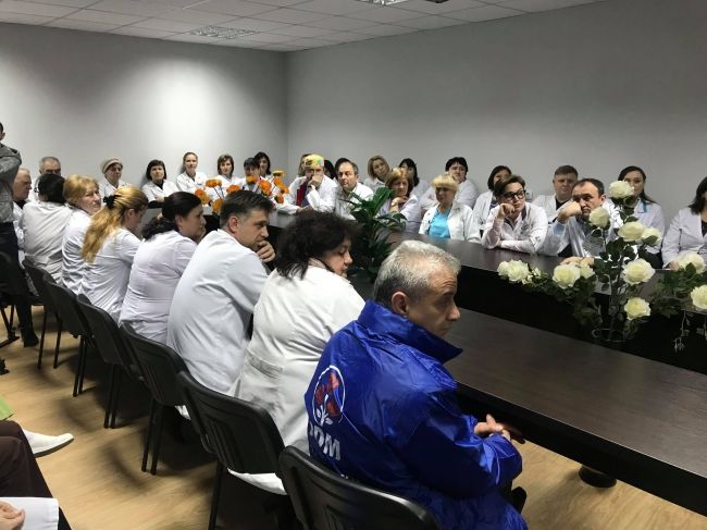 Врачей заставили пойти на встречу с ДПМ, несмотря на очередь пациентов