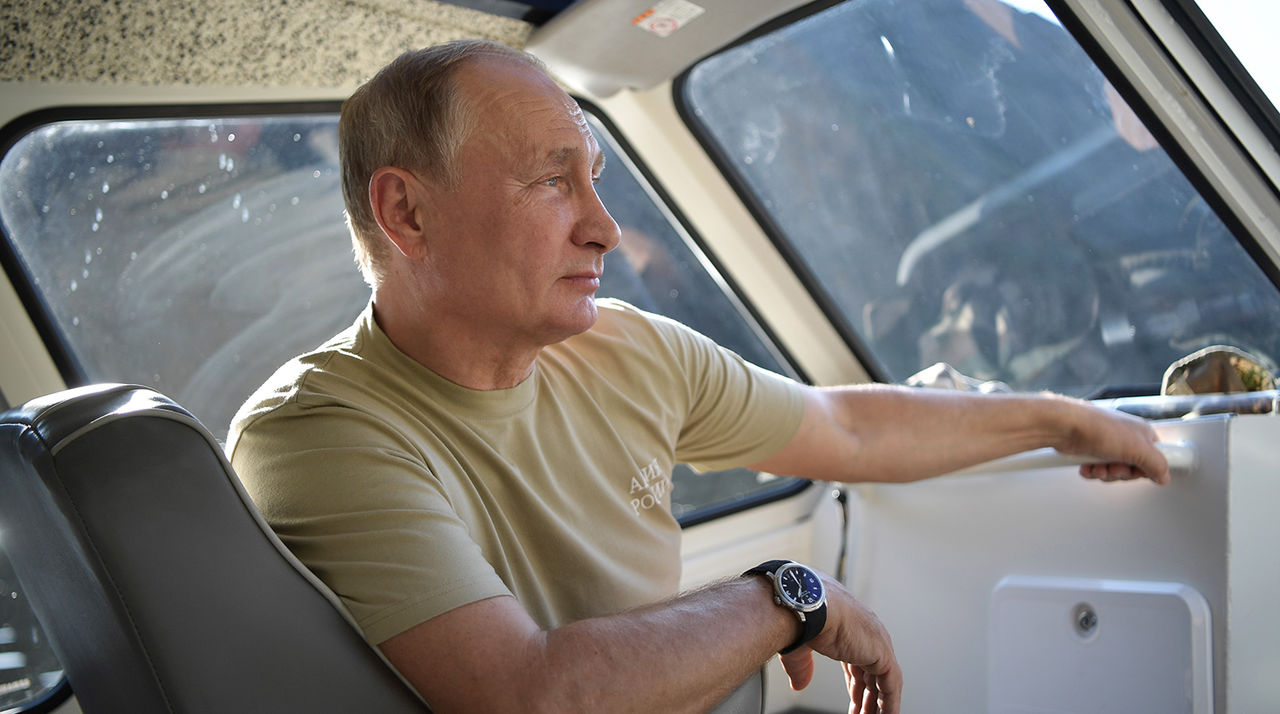 Опубликованы фотографии и видео отдыха Путина в Тыве