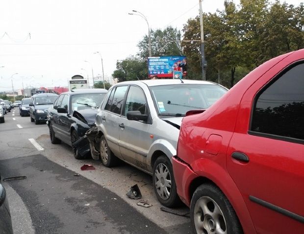 Цепное ДТП в столице: Три человека, в том числе пятилетний ребенок, были госпитализированы