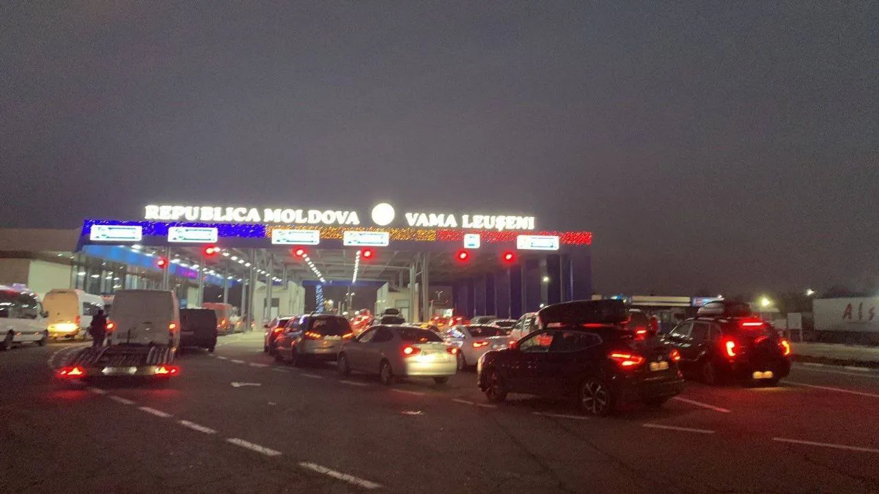 Едут домой на Рождество: очереди на КПП при въезде в Молдову