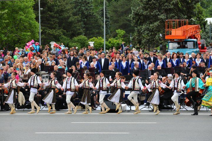 9 мая в Кишиневе станцевали самую большую хору