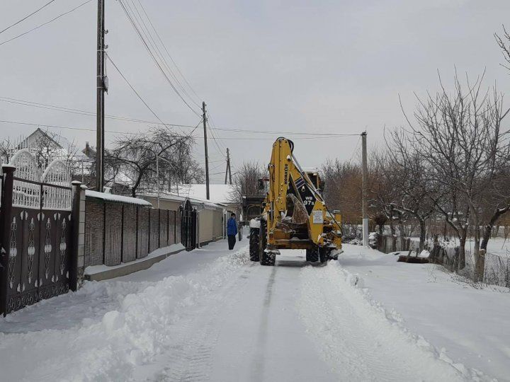 Locuitorii din Lozova, echipați cu utilaje proprii de deszăpezire