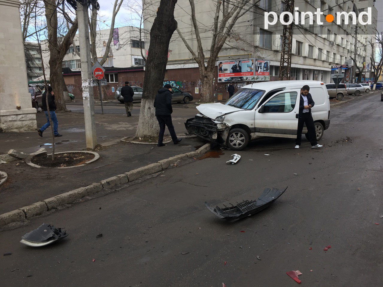 В столице произошла "крутая" авария с участием Bentley
