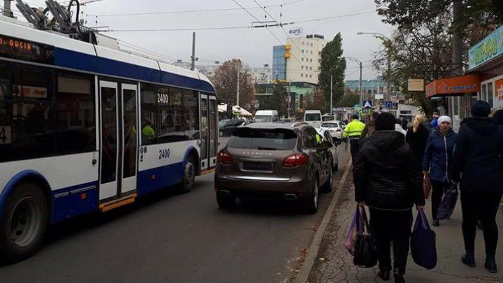 Porsche остался без номеров за неправильную парковку