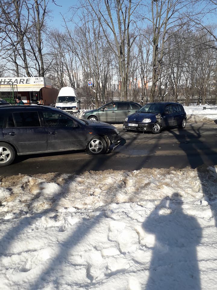 Четыре автомобиля попали в нелепое ДТП в Кишиневе