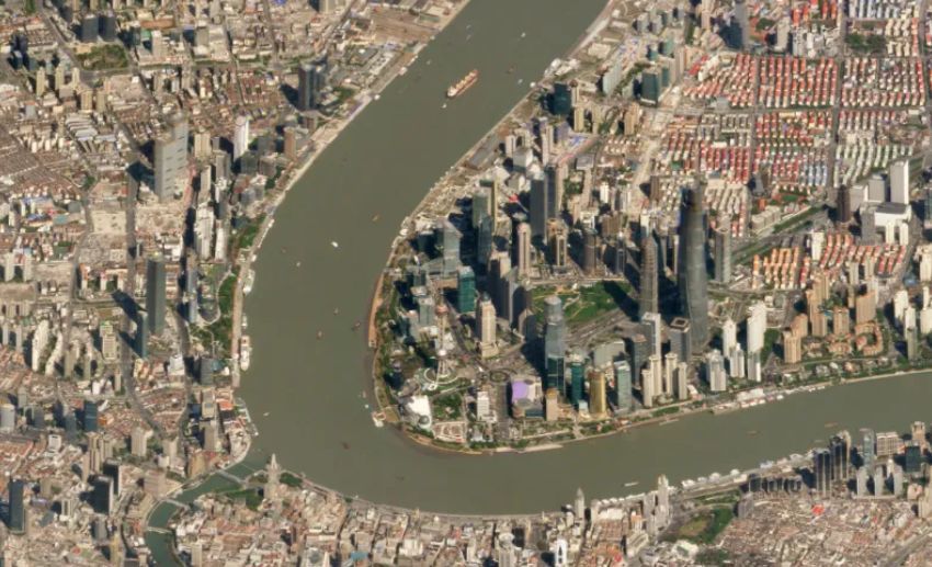 Сделанные под углом фотографии со спутника не похожи на карты Google