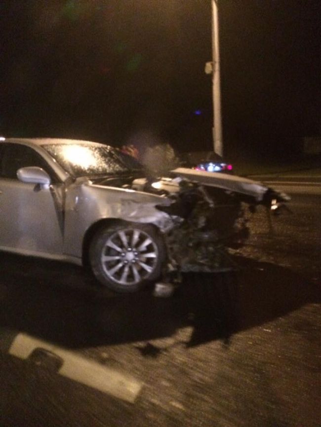 Accident cumplit cu bolizi de lux. Doua BMW-uri si un Lexus s-au ciocnit violent pe Alecu Russo