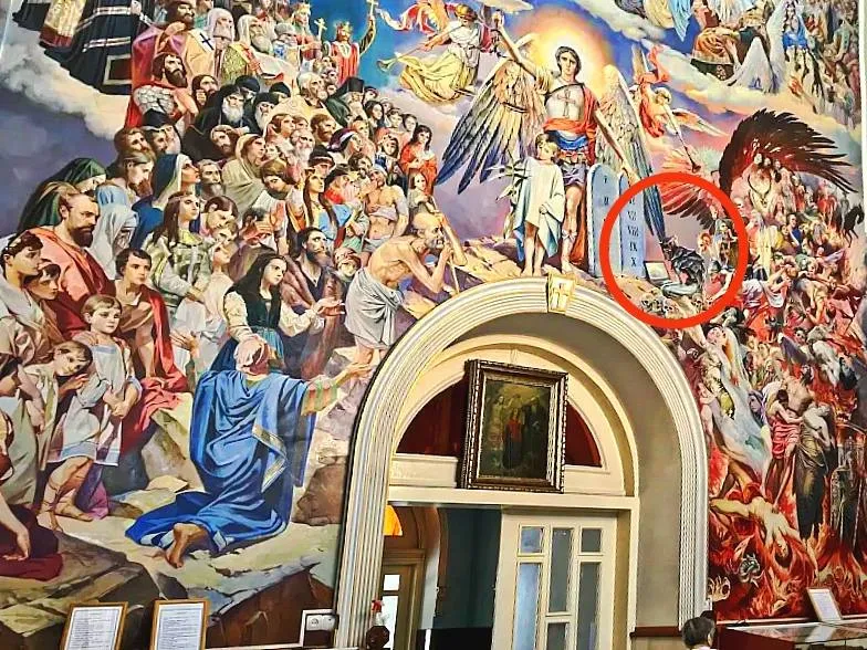 В Кишинёве обсуждают необычную фреску с "чертом и ноутбуком" в Преображенском соборе
