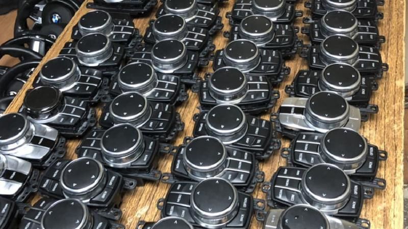 Таможенная служба перехватила партию контрабандных запчастей для BMW